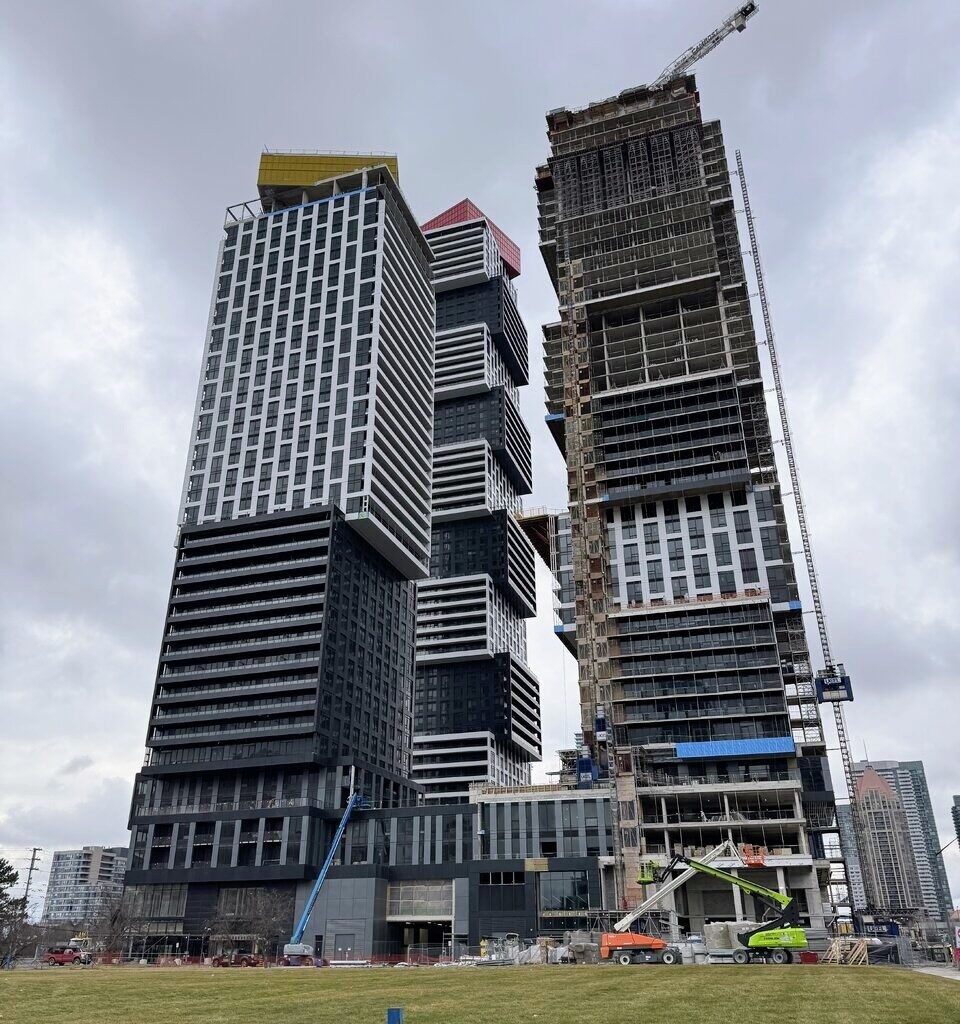 EX3 Climbs Higher at Exchange District in Mississauga City Centre
