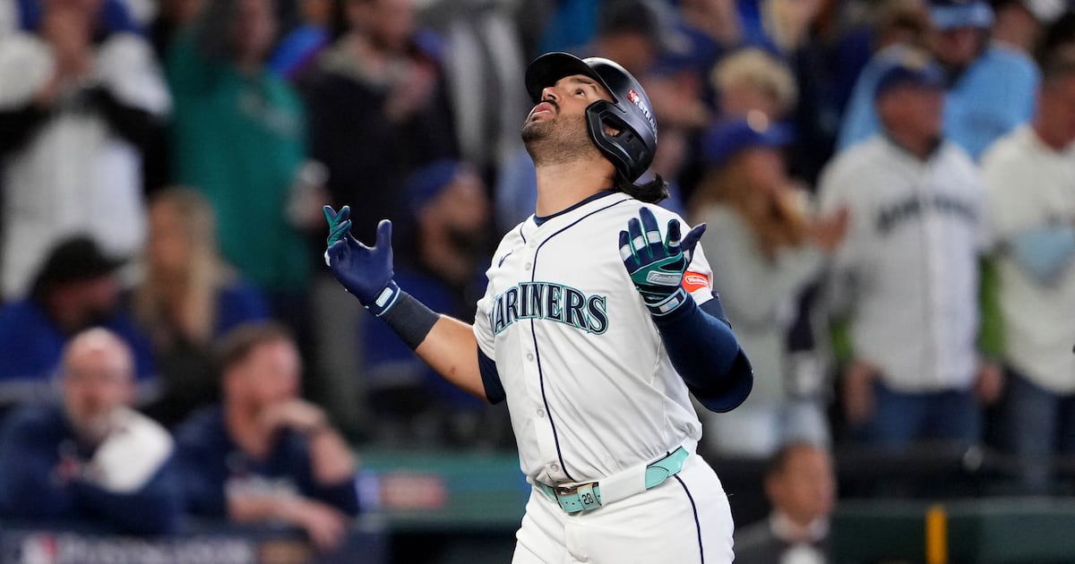 Slugger Eugenio Suarez joins Cincinnati Reds on one-year deal