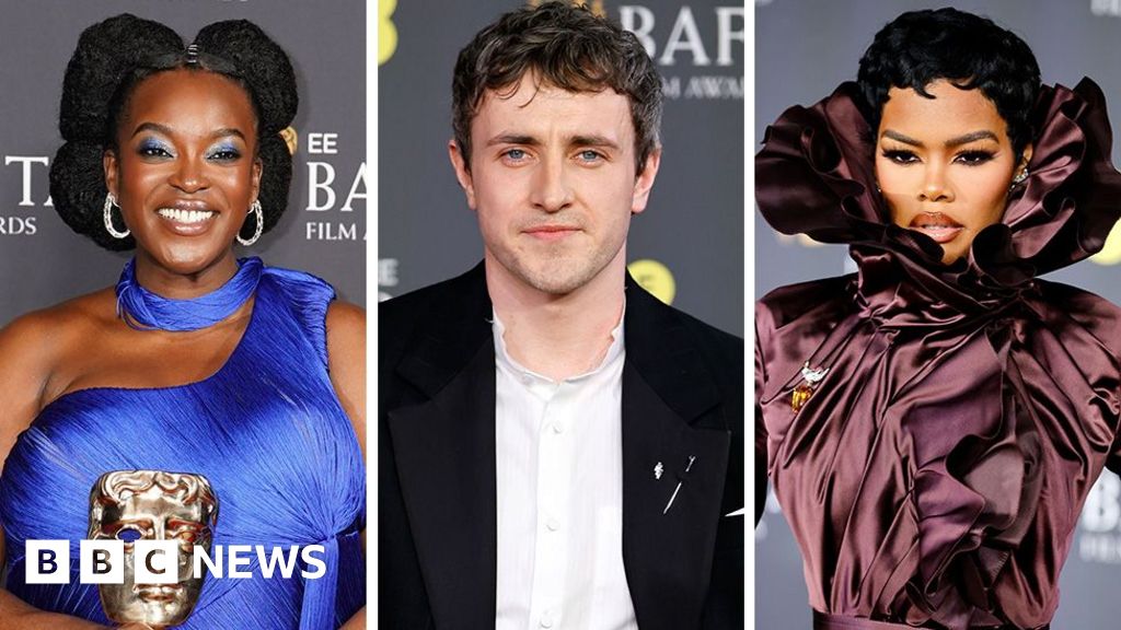 In pictures: Timothée Chalamet, Jessie Buckley and Leonardo DiCaprio among stars at Bafta Film Awards - BBC