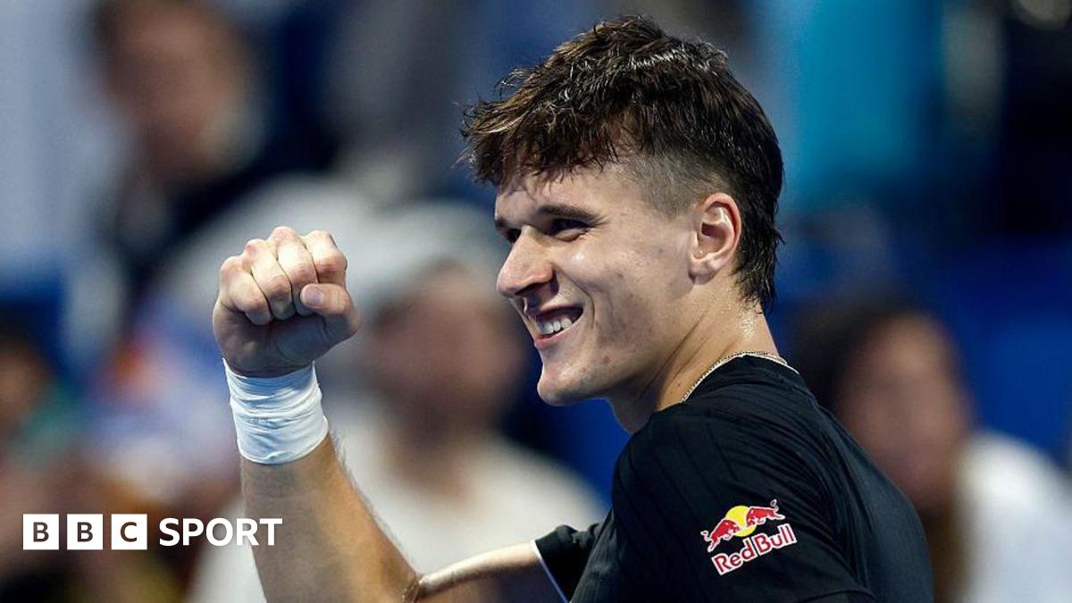 Jakub Mensik celebrates beating Jannik Sinner at the Qatar Open