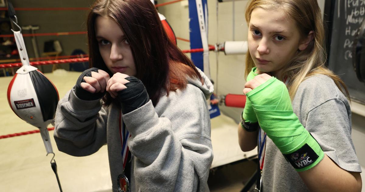 Really hoping to fight; Clinton girls seek help with national boxing competition expenses | Local News
