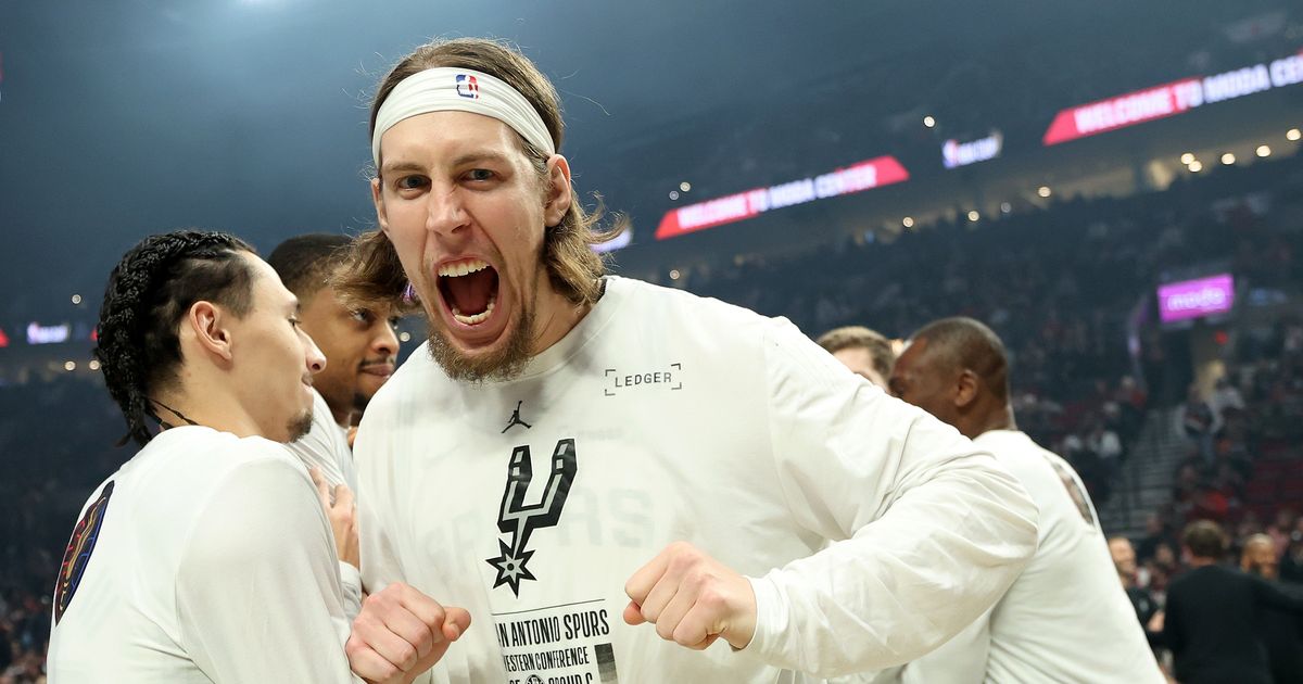 Former Gonzaga star Kelly Olynyk embraces role as mentor for Spurs, Wembanyama: 'He sees things'