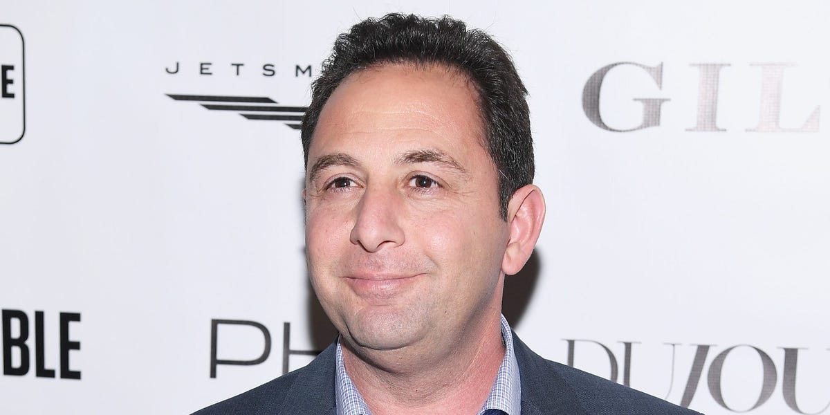 How a Top Wealth Manager Is Telling Rich Clients to Navigate AI Chaos