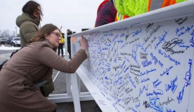 Signed and delivered to the top of Niagara’s newest hospital - St. Catharines Standard