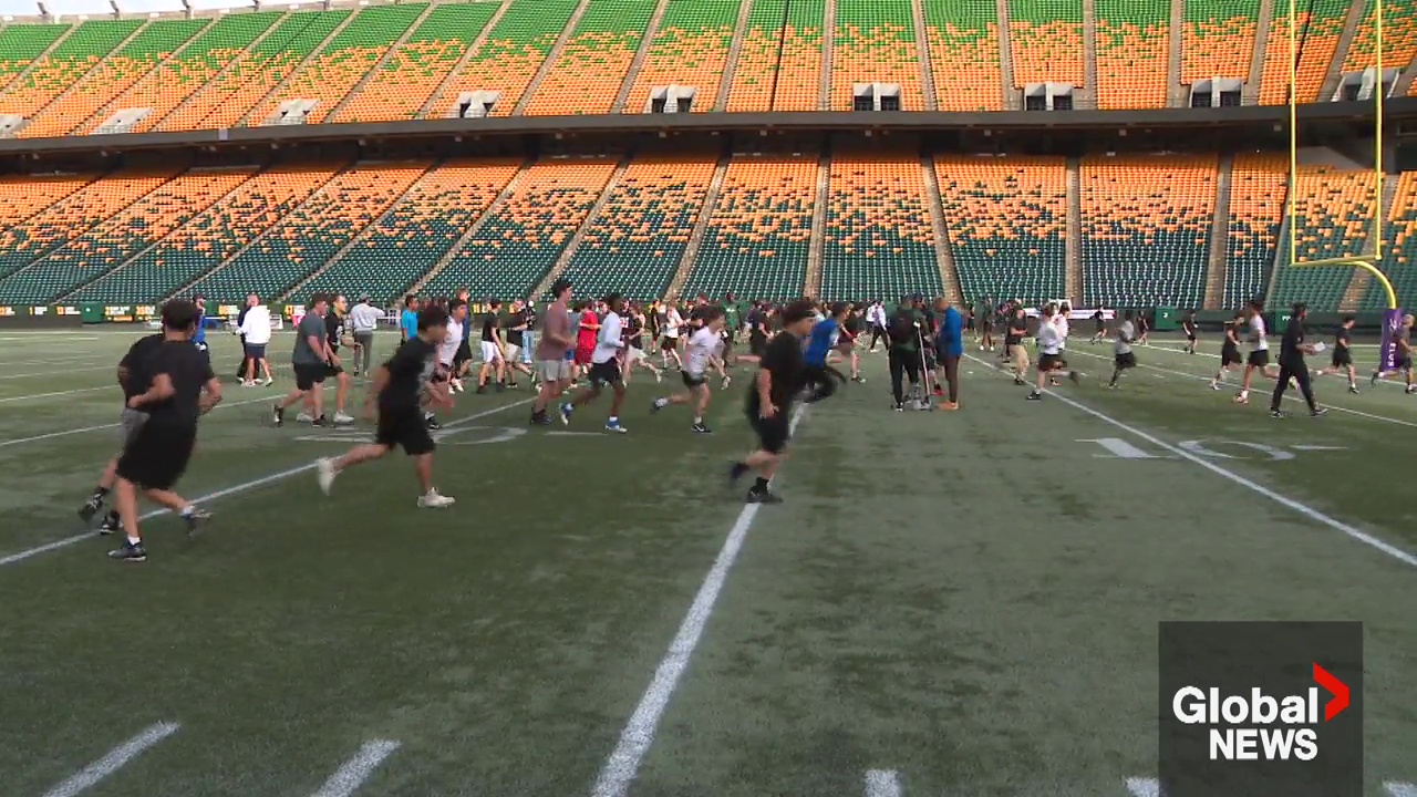 Click to play video: 'Edmonton Elks host free high school football camp amid Alberta teacher strike'