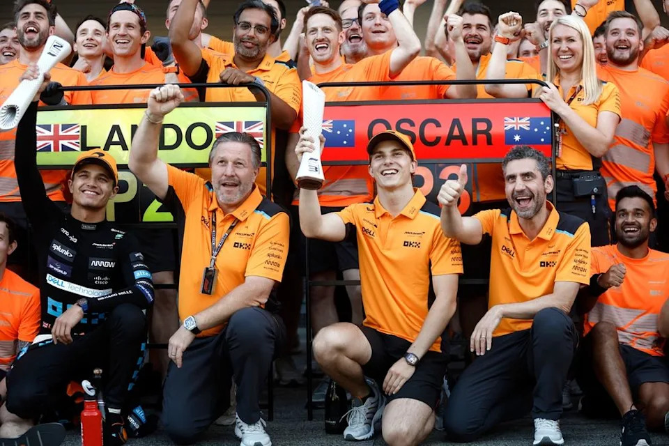 Lando Norris, McLaren, Zak Brown, CEO, McLaren Racing, Oscar Piastri, McLaren, Andrea Stella, Team Principal, McLaren