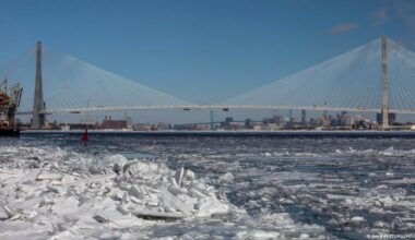 Trump threatens to block opening of bridge with Canada