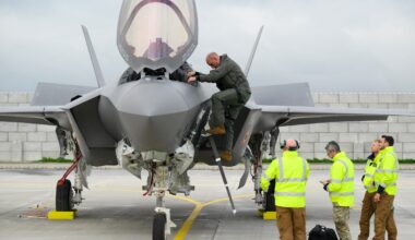 Why Canada should have a mixed fleet of fighter jets