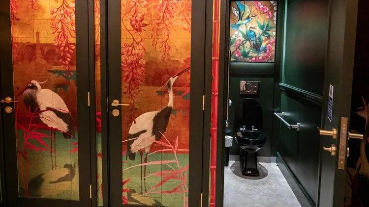 Art museum's flamboyant toilets win national award