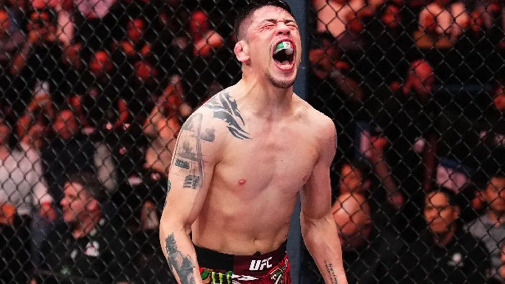 Brandon Moreno first to flyweight milestone