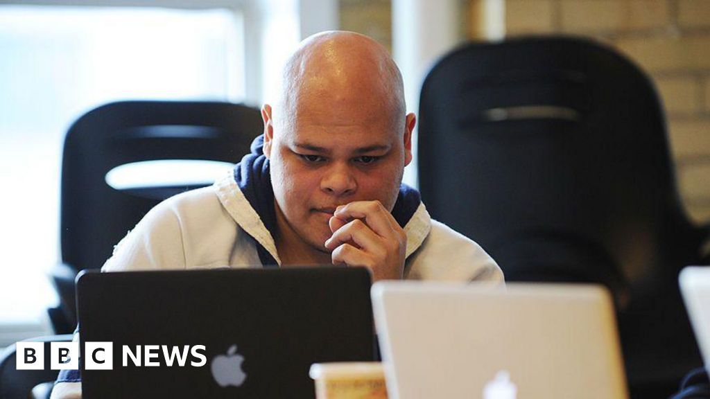 Canada Conservative leader dismisses MP's 'hissy fit' remark over US relations - BBC