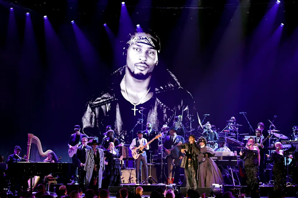 (L-R) Anthony Hamilton, Lauryn Hill and Lucky Daye perform onstage during the 68th Grammy Awards at Crypto.com Arena on February 01, 2026 in Los Angeles, California.