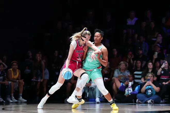 Cameron Brink of the Breeze collides with Alyssa Thomas of the Laces.