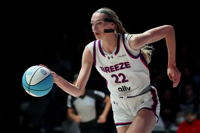 Cameron Brink of the Breeze dribbles the ball against the Mist.