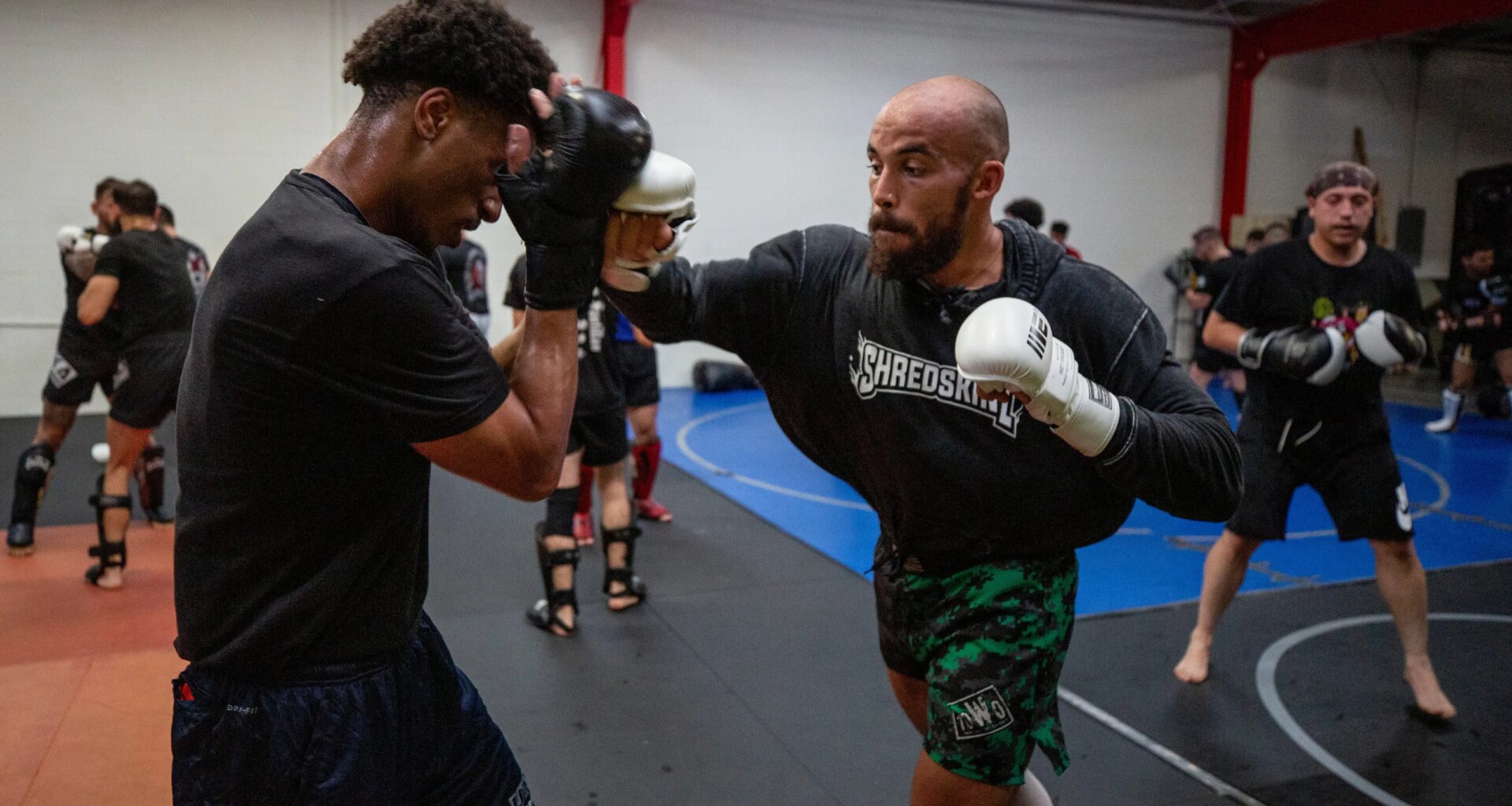 Ex-Oregon linebacker AJ Hotchkins set on sacking UFC competition