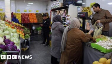 'People are getting poorer': How Iran's struggling economy is changing how families live - BBC