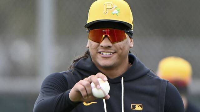 Outfielder Jhostynxon Garcia makes strong 1st impression on Pirates