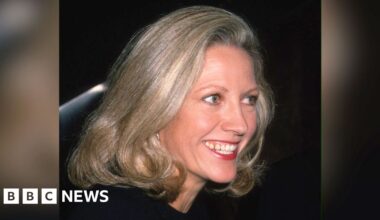 Anna Murdoch-Mann, mother of News Corp heir, dies aged 81 - BBC