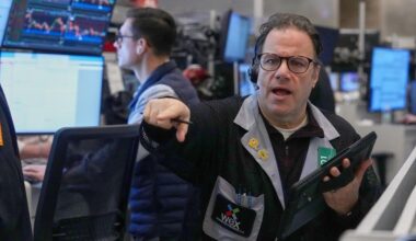 US stocks edge higher after swinging through worries about AI and the economy