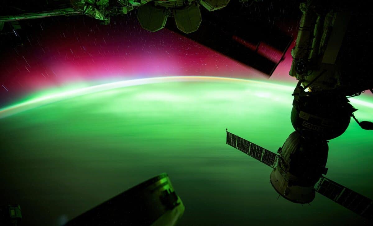 A Solar Flare Hit Earth’s Atmosphere, Here’s What The Iss Saw From Orbit