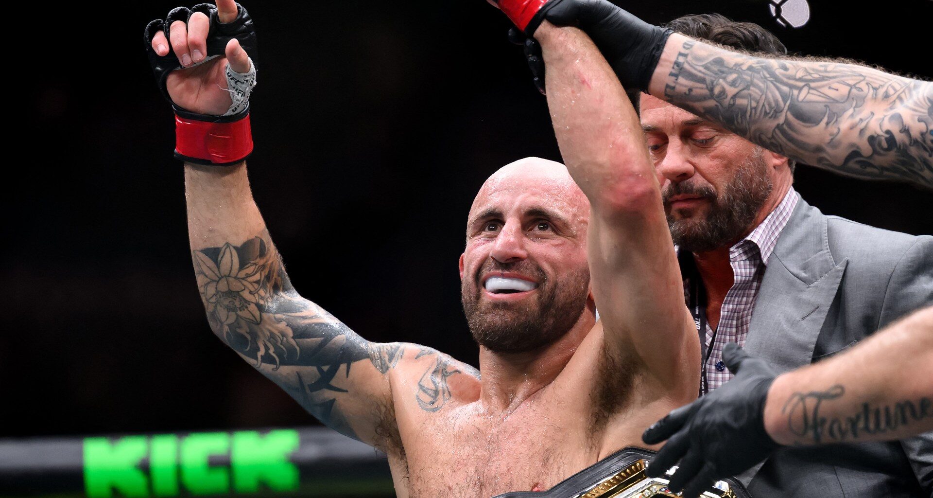 Volkanovski wins featherweight title defence against Lopes at UFC 325 | Mixed Martial Arts News