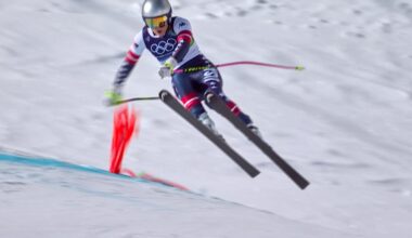 Lindsey Vonn announces she suffered a complex tibia fracture in Olympic crash