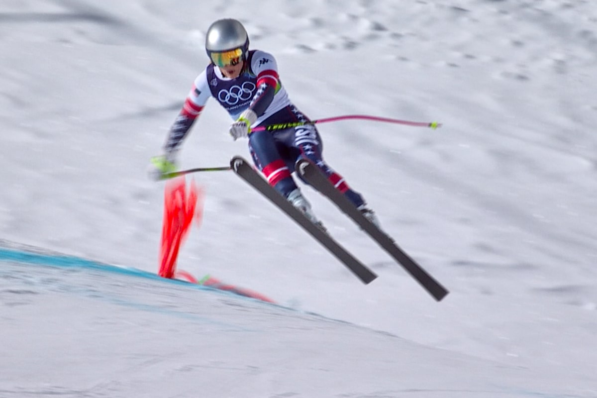 Lindsey Vonn announces she suffered a complex tibia fracture in Olympic crash