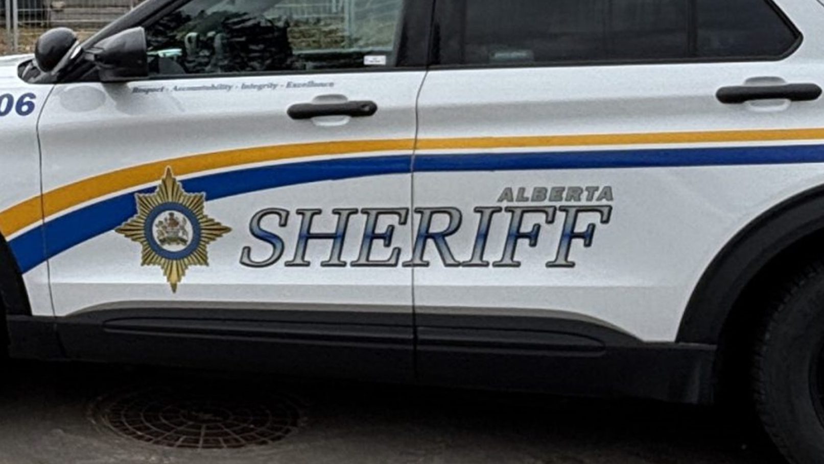 Arrested suspect steals Alberta Sheriff patrol cruiser northwest of Edmonton