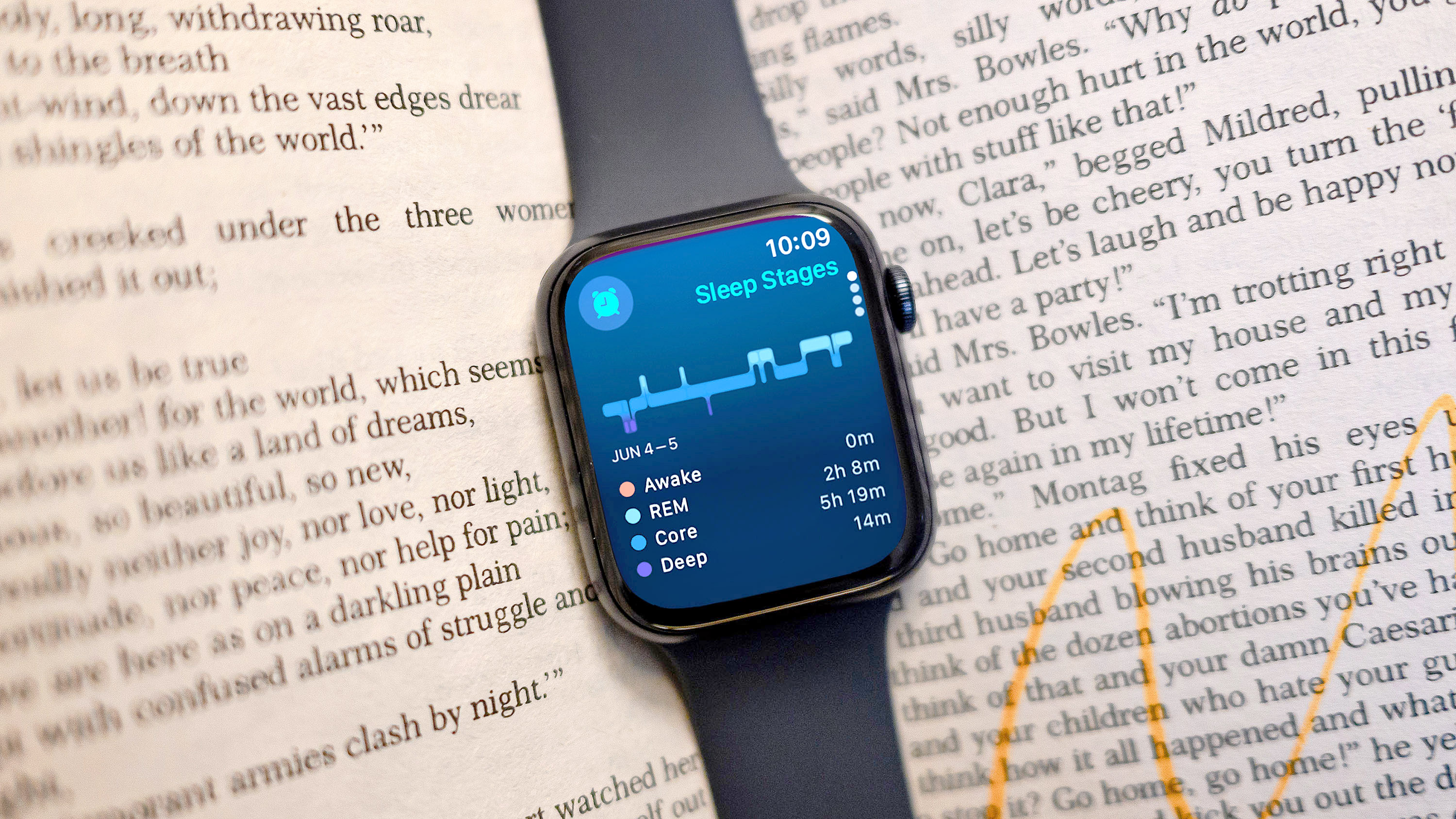 Apple Watch SE 2022 showing a user's sleep stages including time spent awake, in REM, in core sleep and in deep sleep