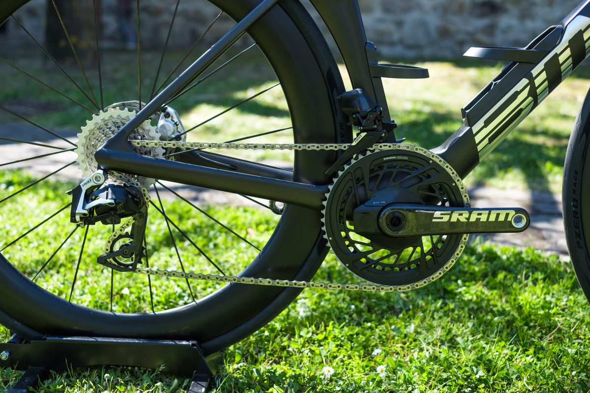 SRAM Red AXS groupset on BMC Teammachine R Mpc.