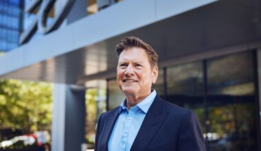 Telus CEO Darren Entwistle to retire in June, Victor Dodig named successor