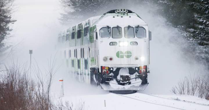 GO train ‘disabled’ outside Union Station, causing Toronto commuter delays - Toronto