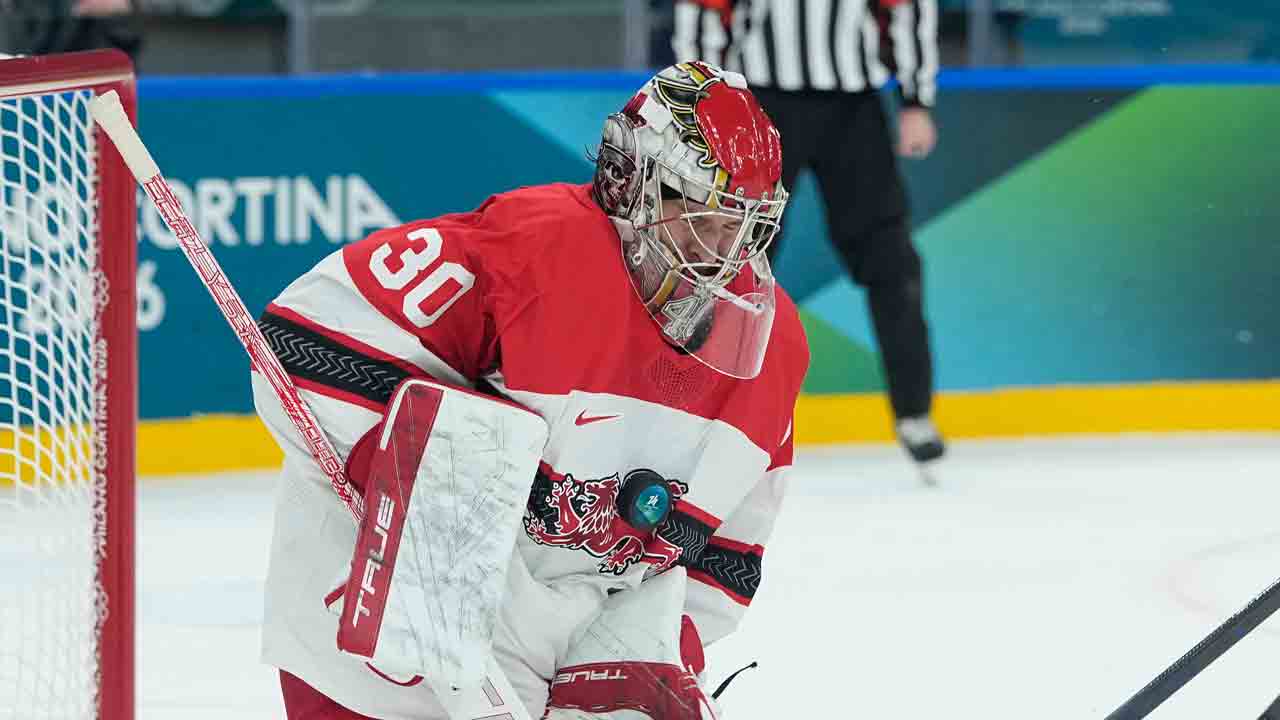 Denmark's Mads Sogaard exits vs. U.S. with apparent injury