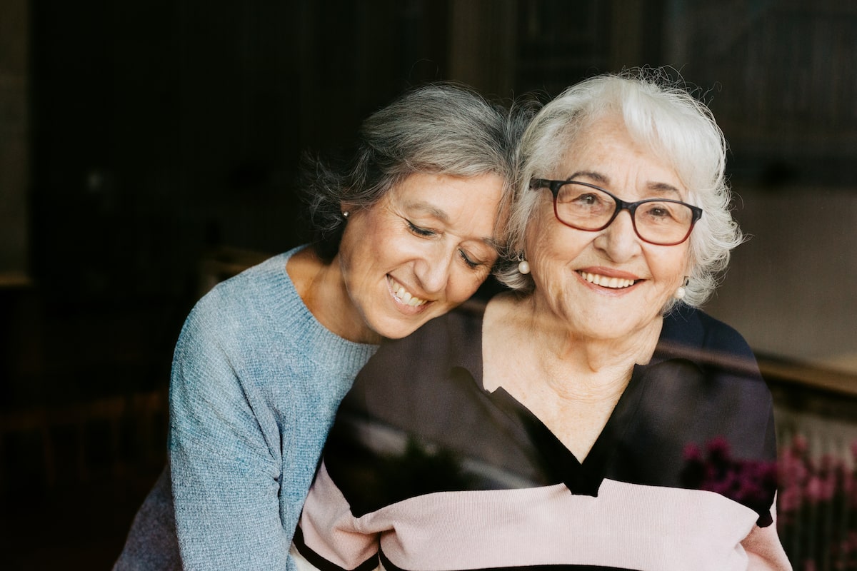 Considering living with aging parents? Here are expert tips to help make it work