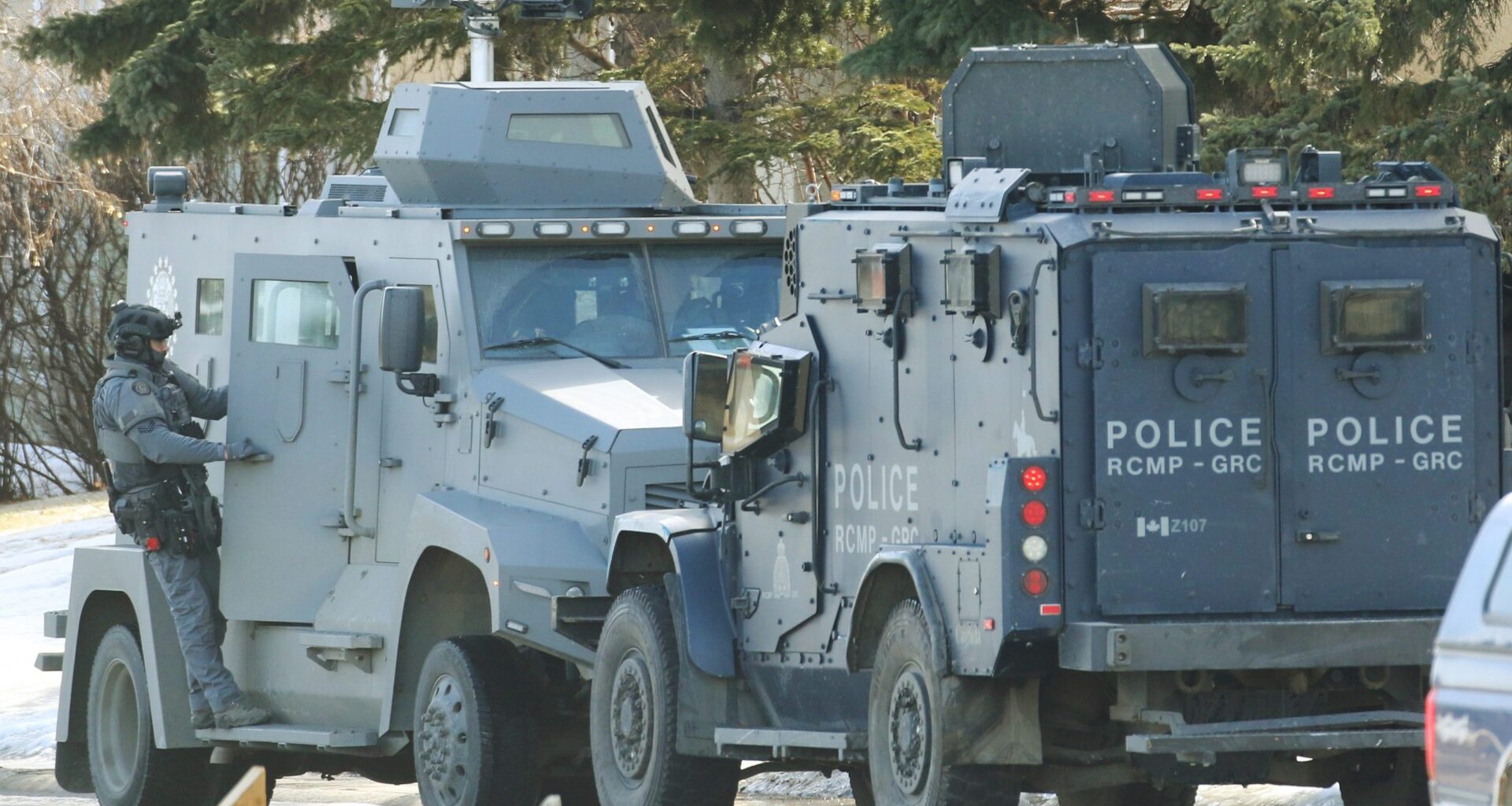Grenade‑wearing man justifiably shot after 30‑Hour standoff: ASIRT