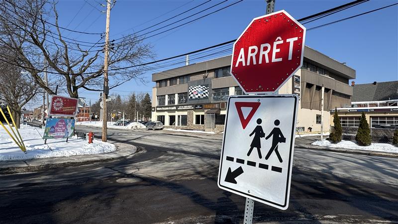 Montreal West parents renew calls for crossing guard at intersection after latest collision involving children