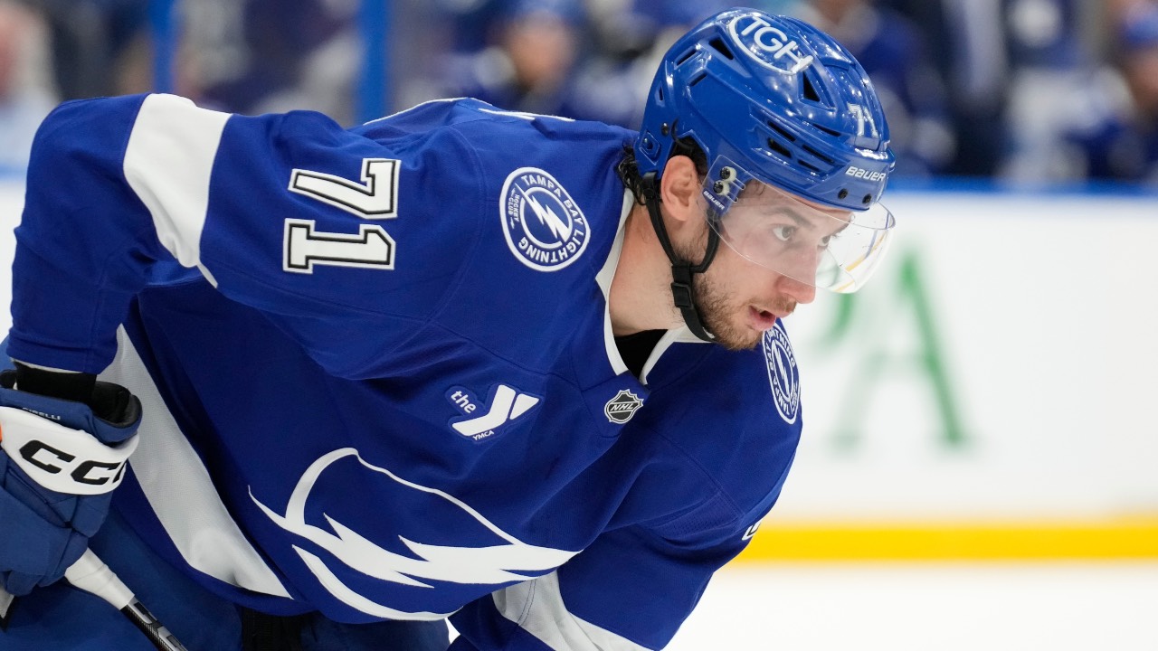 Lightning's Anthony Cirelli exits Stadium Series with undisclosed injury