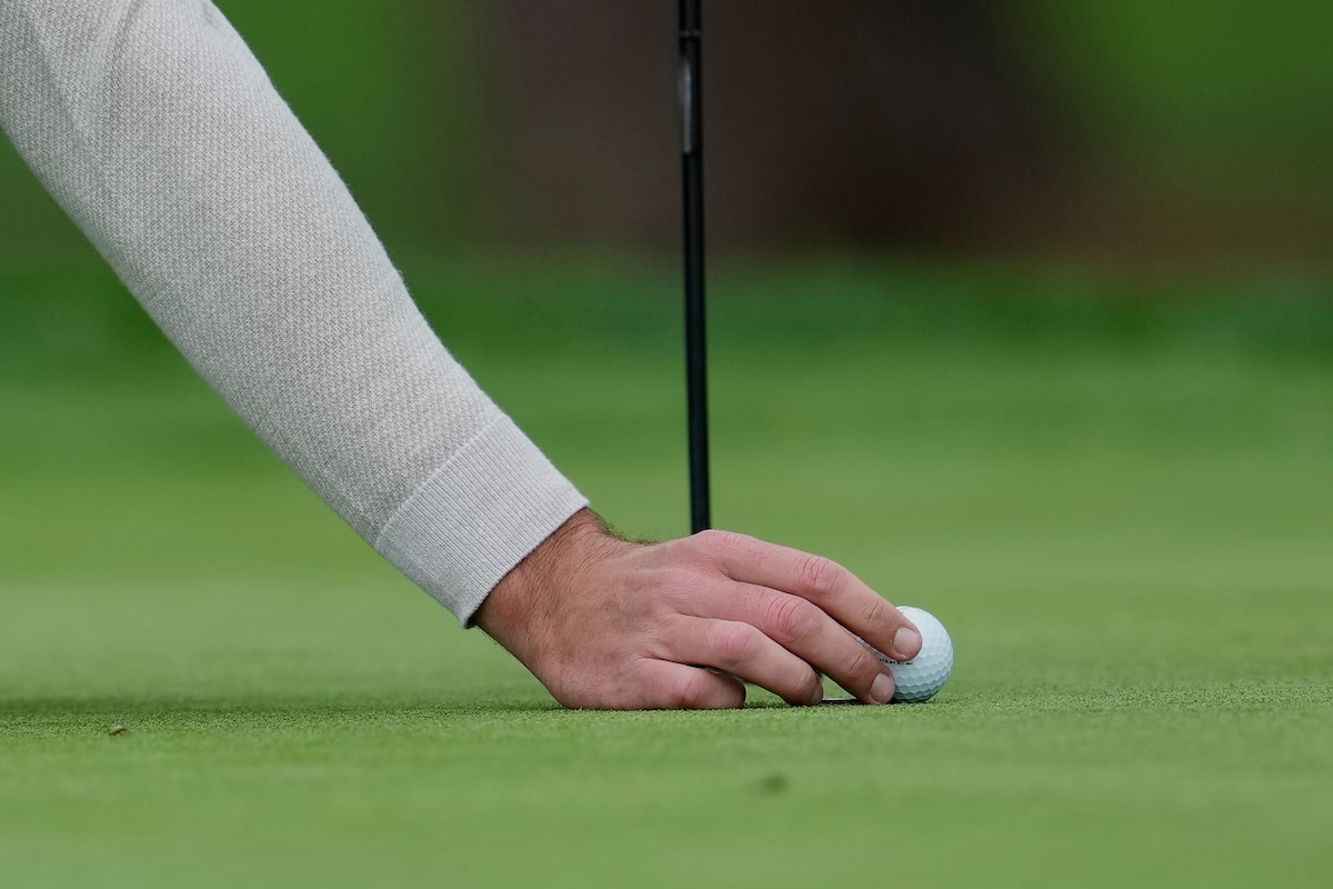 Golfers live longer, and not because they have more money