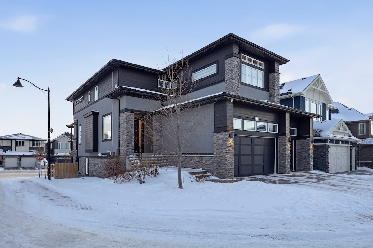 House on a hill sells over holidays within a whisker of its list price