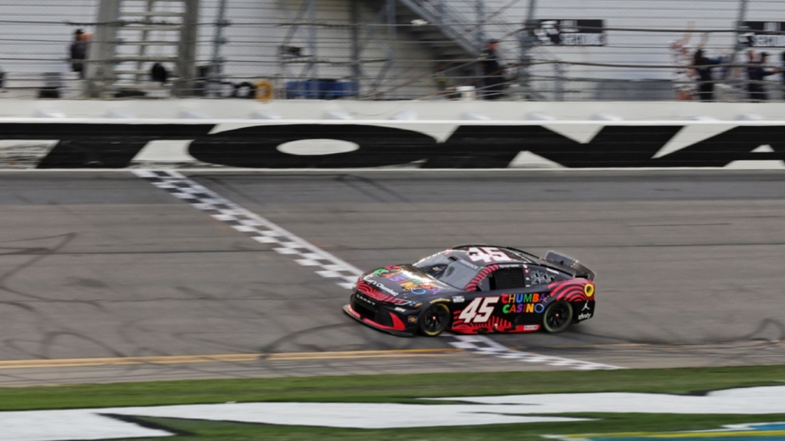 Kevin Harvick gives NASCAR its flowers for consistency, decision-making after Daytona weekend