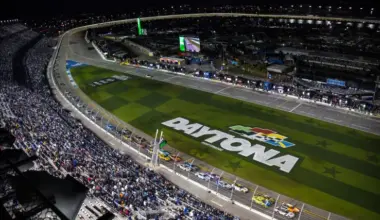 When does the Daytona 500 start? NASCAR's signature race moved up an hour due to expected rain image