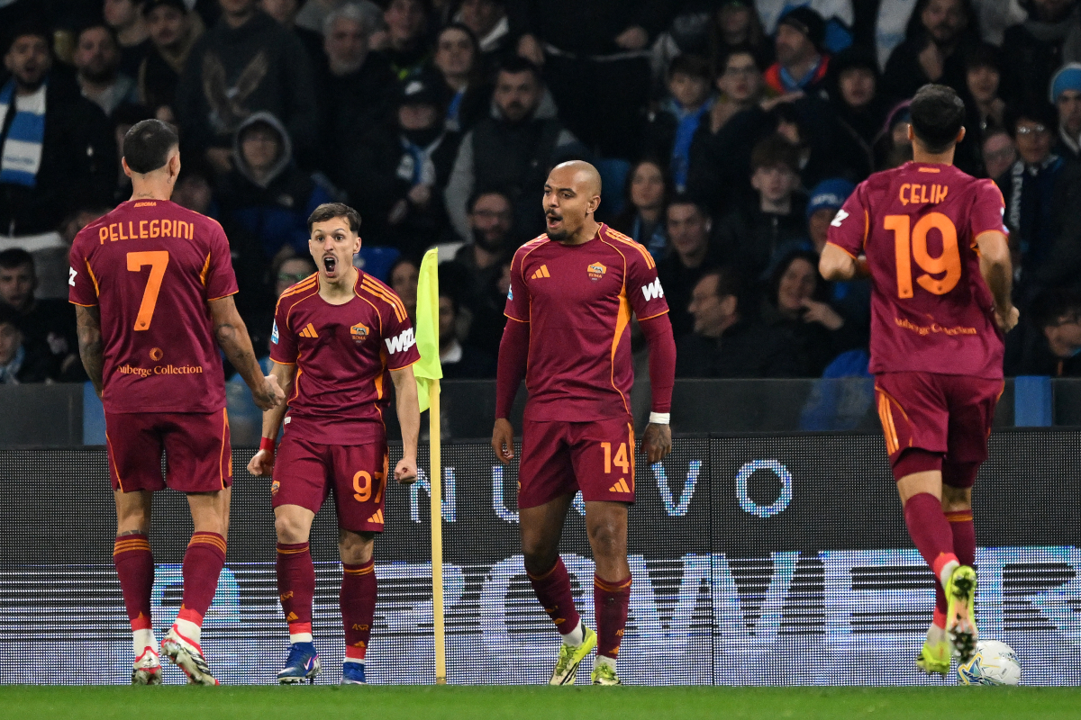 NAPLES, ITALY - FEBRUARY 15: Donyell Malen of AS Roma celebrates after scoring his side first goal during the Serie A match between SSC Napoli and AS Roma at Stadio Diego Armando Maradona on February 15, 2026 in Naples, Italy. (Photo by Francesco Pecoraro/Getty Images)