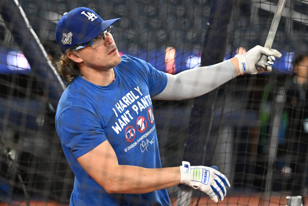 Dodgers Notes: Hernandez, Phillips, Diaz