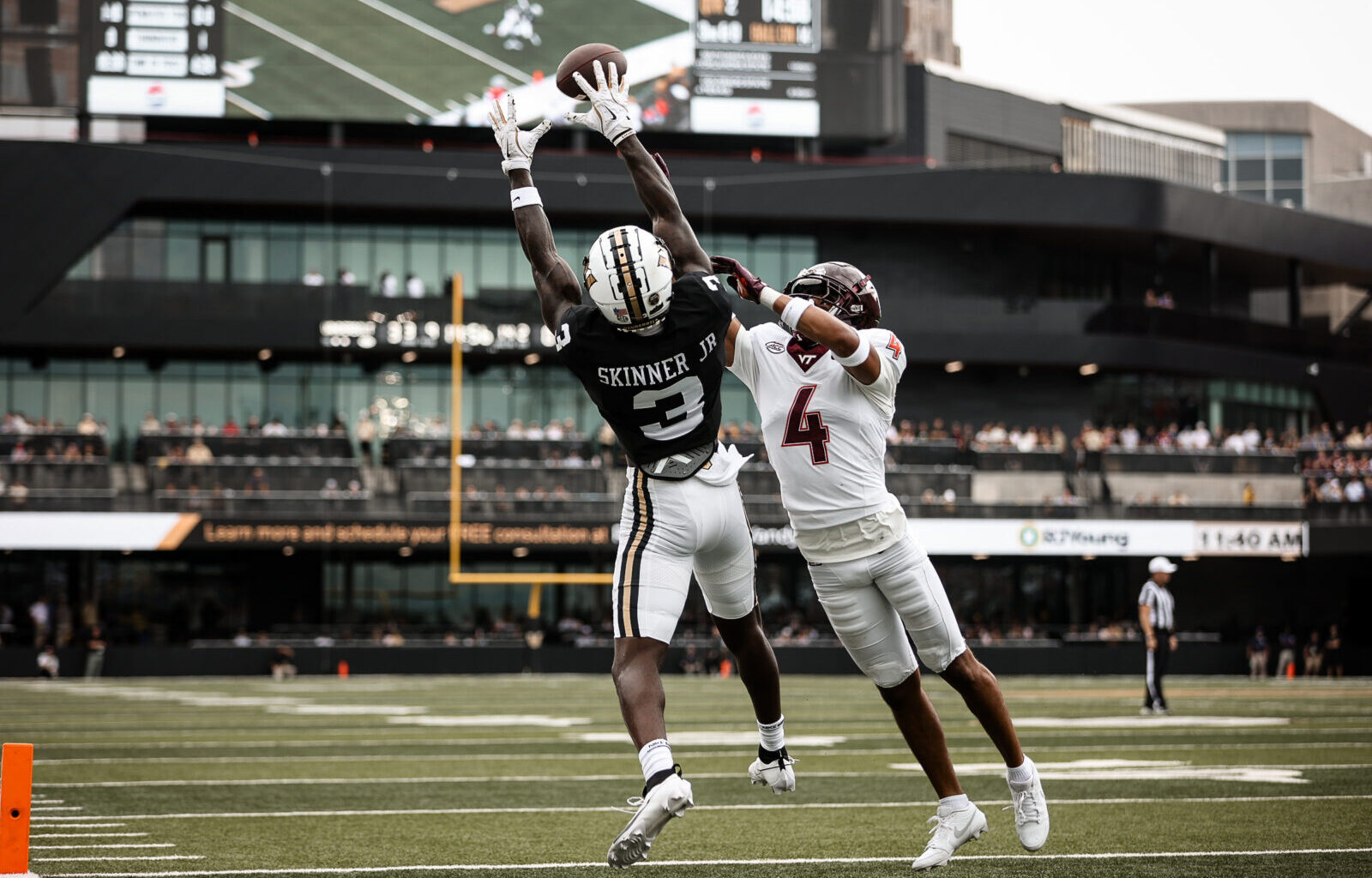 Argos Sign WR Quincy Skinner Jr.