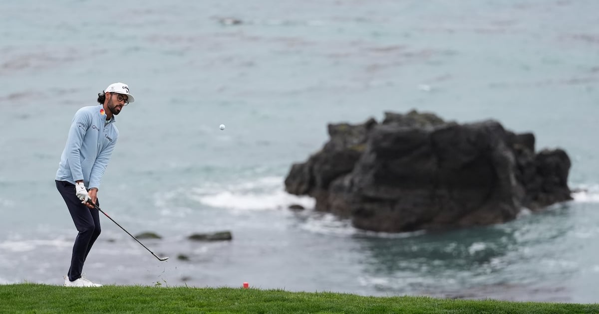 Akshay Bhatia’s big birdie runs help him beat wind, lead at Pebble Beach