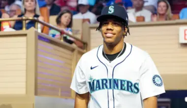 Cardinals' ambidextrous pitcher makes MLB's 'must-watch' list this spring  image