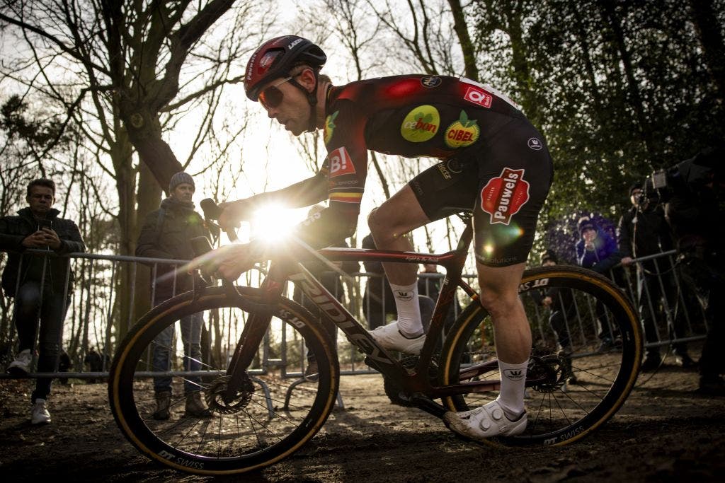 Iserbyt retired due to iliac artery problems.