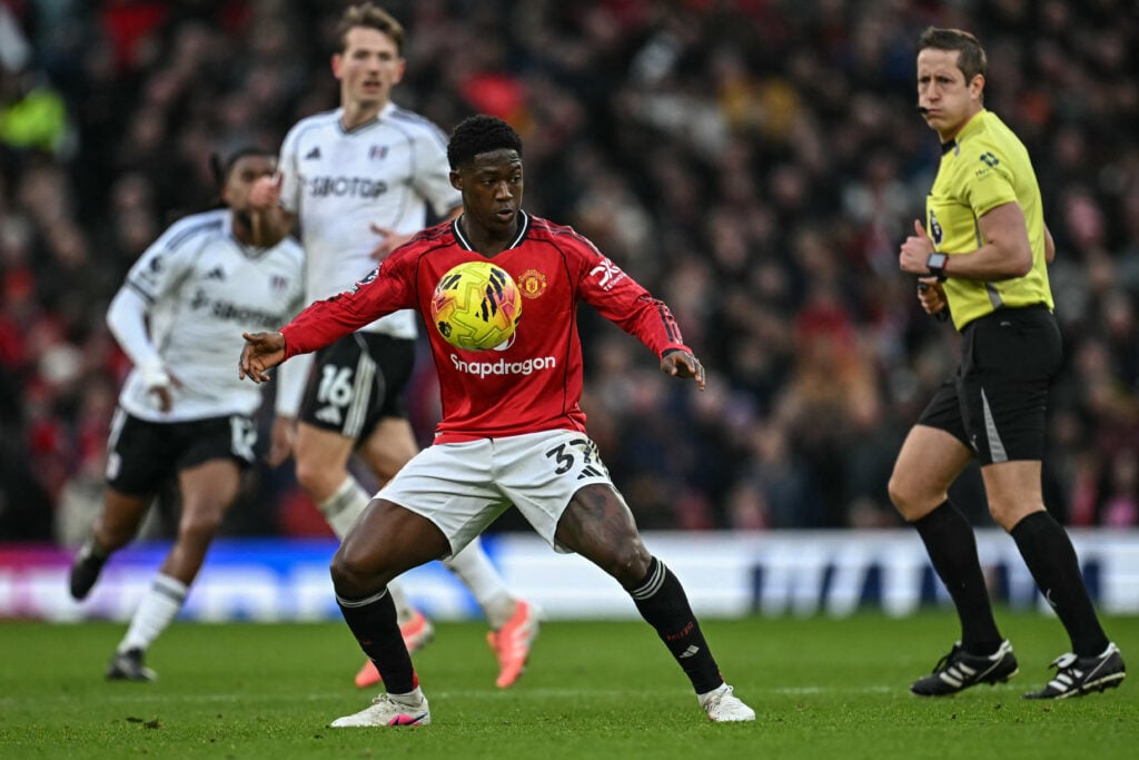 Kobbie Mainoo controls ball for Manchester United