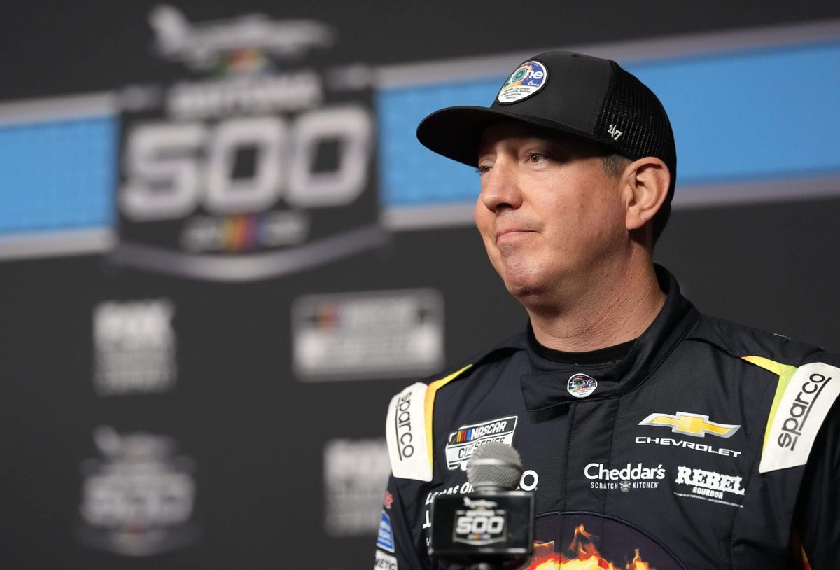 Kyle Busch wins the Daytona 500 pole