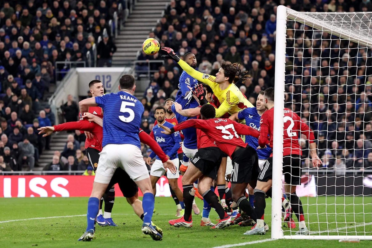 The trick that helps Manchester United’s Senne Lammens dominate Royal Rumble corners